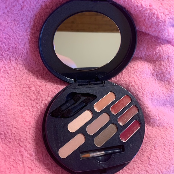 💋💄👁 Personal Makeover Kit - Pinks Roses - Picture 6 of 7